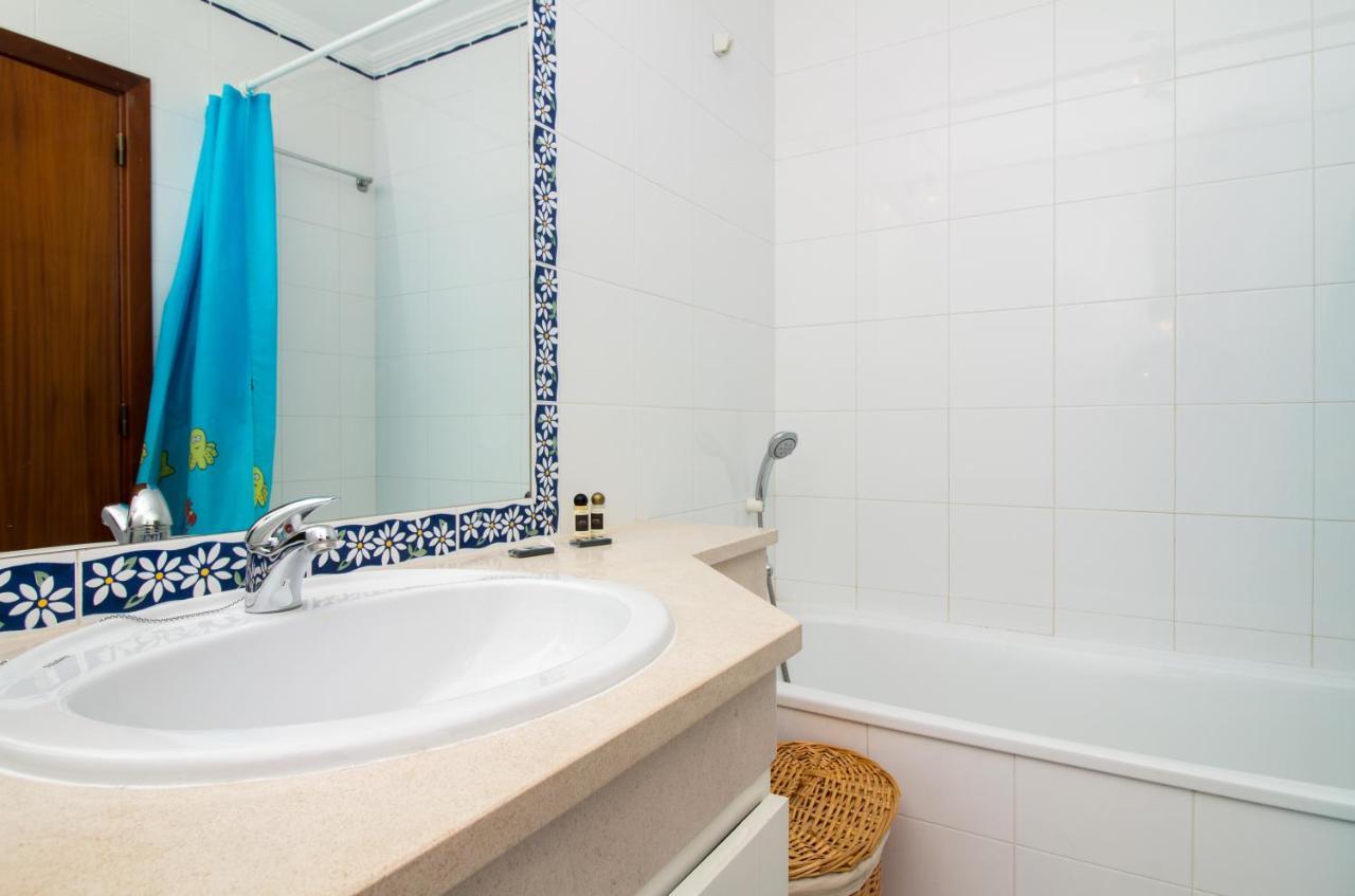 Family Apartment - Pool And Garden & Playground & Beach & Albufeira Luaran gambar